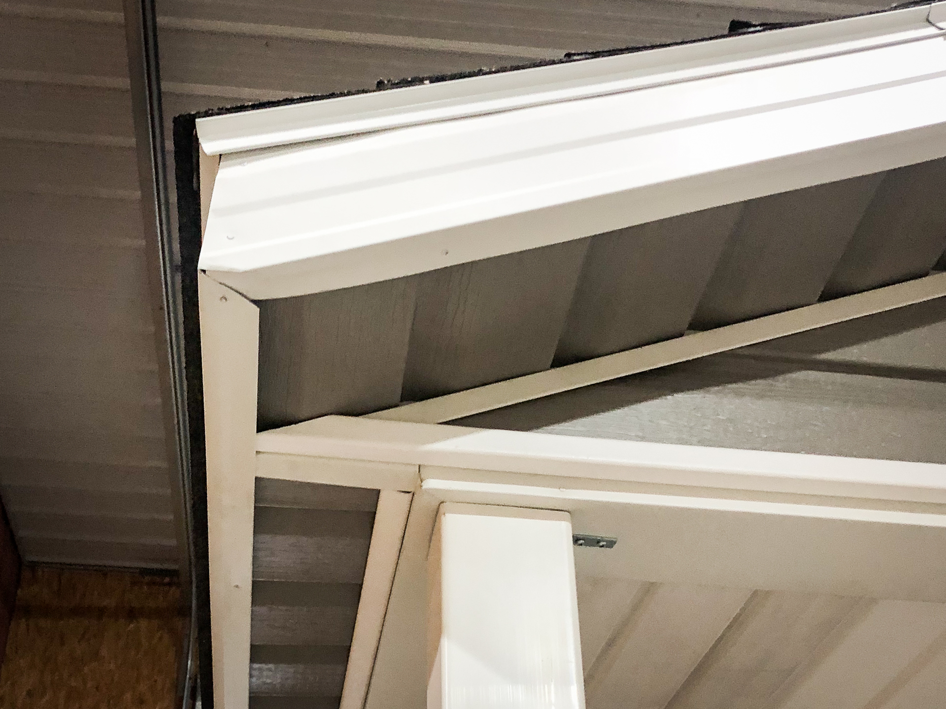 Enclosed overhang detail on a prebuilt Esh's shed