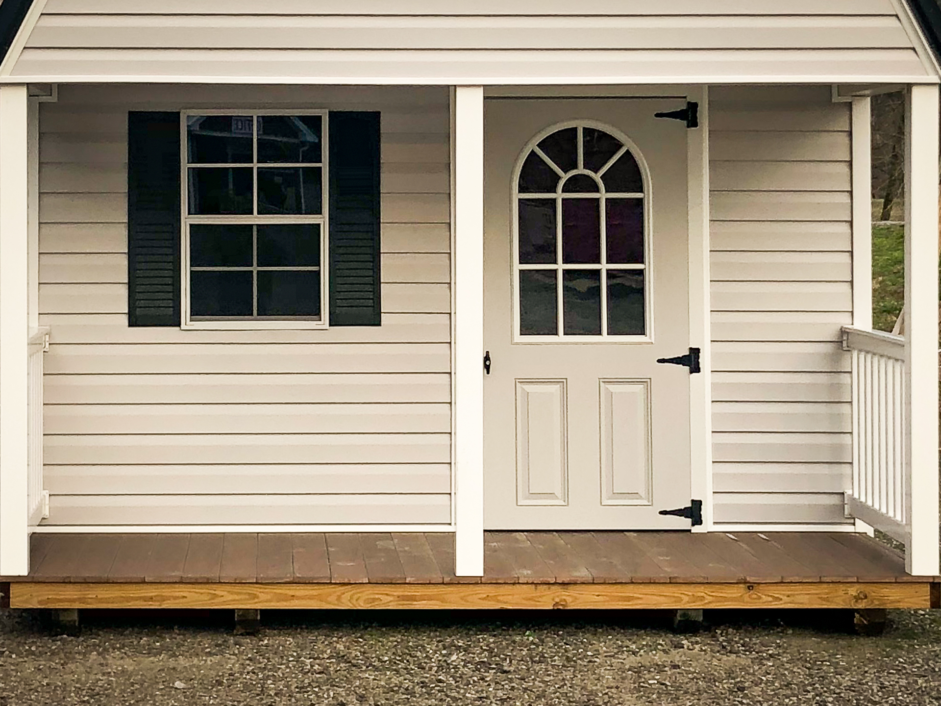 Front porch option on a portable cabin in Kentucky