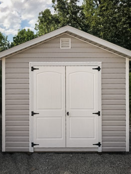 A shed in Tennessee with vinyl siding