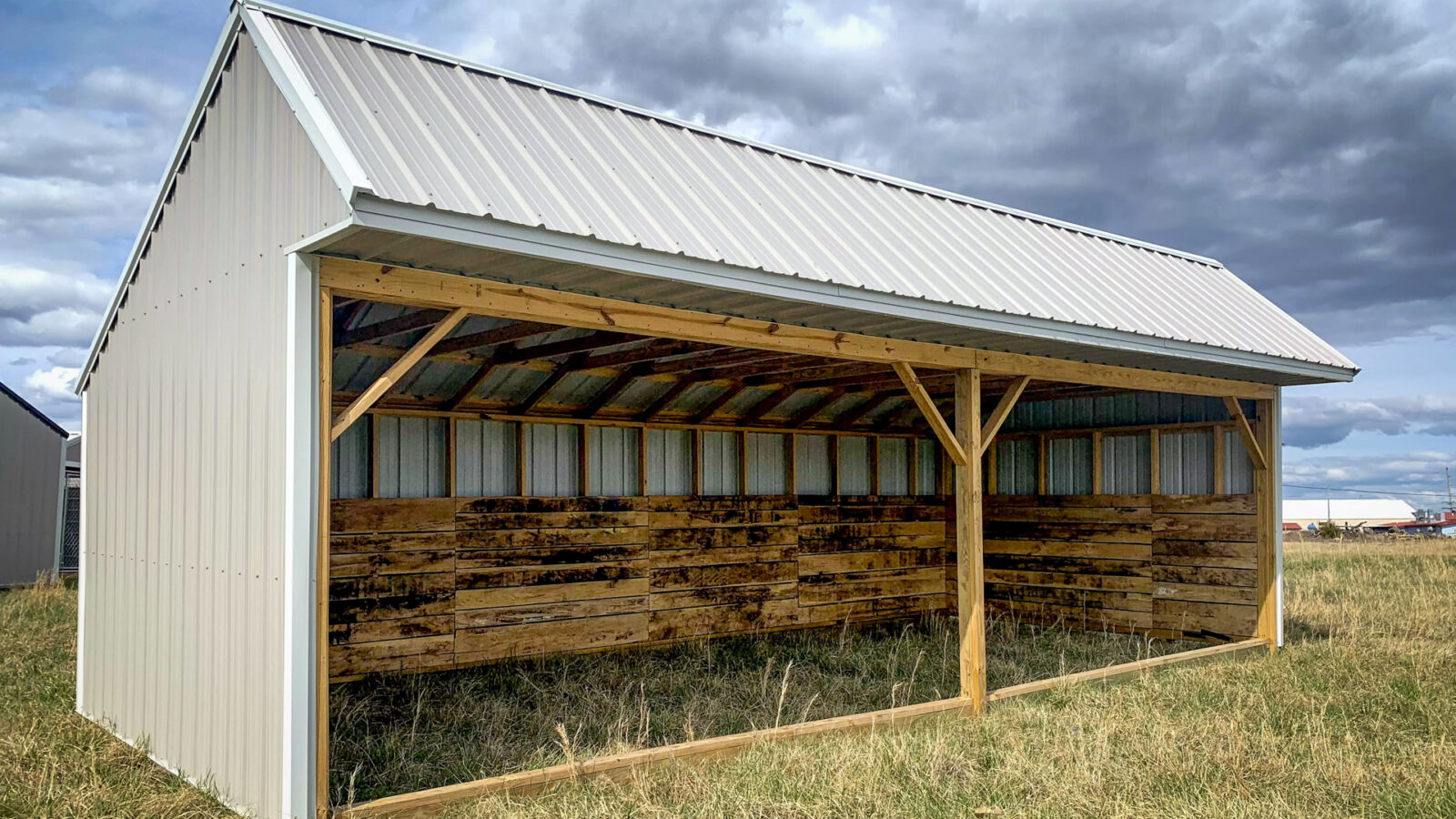 exterior of horse shelter run in barn shed for sale