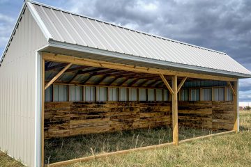 exterior of big loafing shed for sale